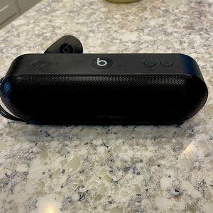 BEATS BY DRE Wireless Pill Speaker